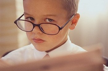 Ген близорукости включается, когда ребенок много читает