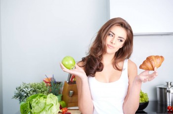 Які продукти варто додати у раціон харчування при акне