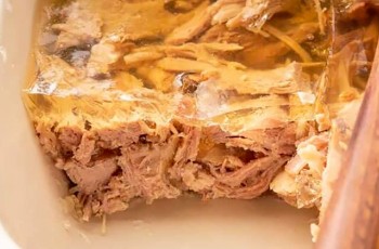 Медики розповіли, як можуть допомогти курячі хрящі при болю в суглобах