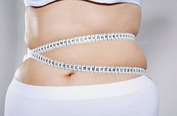Как стресс способствует отложению жира на животе